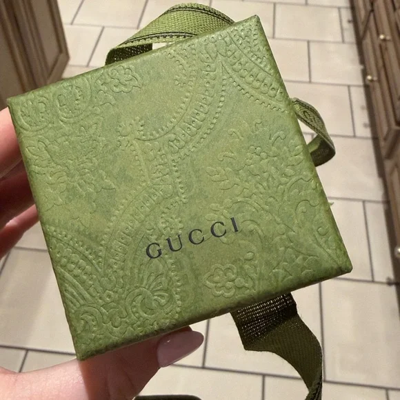 Mini Green Gucci Box w Ribbon - Picture 3 of 9